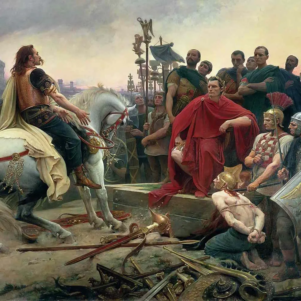 Alesia Kuşatması,
Jül Sezar, Galya'yı (bugünkü Fransa) fethederken, 80.000 kişilik ordusuyla Alesia tepesine kapanan isyancı lider Vercingetorix ile karşılaştı. Sezar doğrudan saldırmak yerine, kasabanın etrafına 18 kilometrelik devasa bir duvar ördürdü. Hedef netti: Düşmanı içerde açlığa mahkum etmek.
Ancak asıl hikâye, dışarıdan devasa bir Galya destek ordusunun geldiğini öğrenince başladı. Çoğu komutan kaçardı ama Sezar imkânsızı yaptı: Dışarıya dönük ikinci bir duvar daha inşa etti! Sezar artık ordusuyla beraber iki duvarın, dolayısıyla iki düşman ordusunun arasına kendi isteğiyle hapsolmuştu. Kuşatmacıyken kuşatılan olmuştu.
İki ateş arasında kalan Romalılar için savaş korkunçtu. Savunmanın çökmek üzere olduğu o en kritik anda Sezar, meşhur kırmızı pelerinini dalgalandırarak bizzat cepheye koştu ve askerlerine cesaret vererek hattı tuttu.
Sonuç mu? Duvarlar yıkılmadı, destek ordusu dağıldı ve Vercingetorix teslim oldu. Sezar koca bir coğrafyayı kılıç darbeleriyle değil; mühendislik, zekâ ve çelik gibi bir sinirle dize getirmişti!